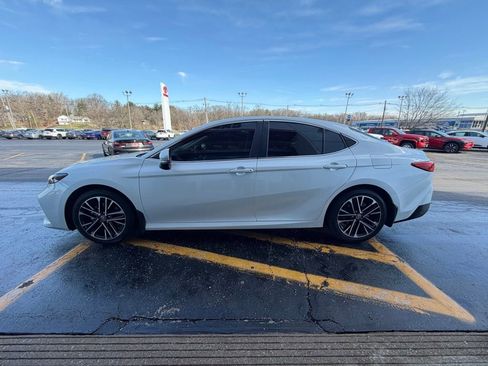 Used 2025 Toyota Camry XLE image 8