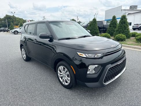 Used 2022 Kia Soul LX FWD image 2