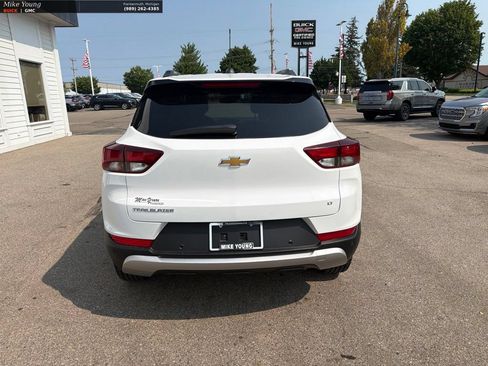 Used 2021 Chevrolet TrailBlazer LT w/ Premium Seating Package FWD image 6