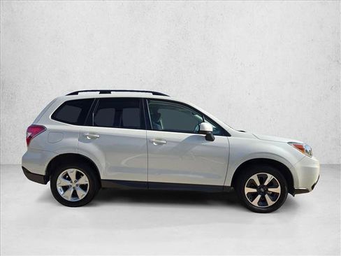 Used 2016 Subaru Forester 2.5i Premium AWD/4WD image 4