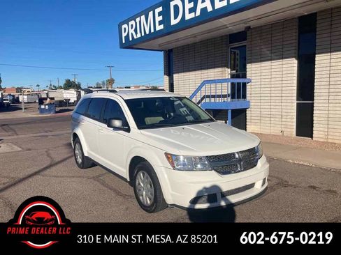 Used 2019 Dodge Journey SE FWD image 1