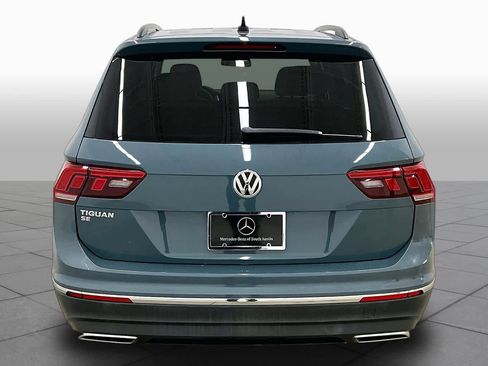 Used 2021 Volkswagen Tiguan SE w/ Panoramic Sunroof Package FWD image 5