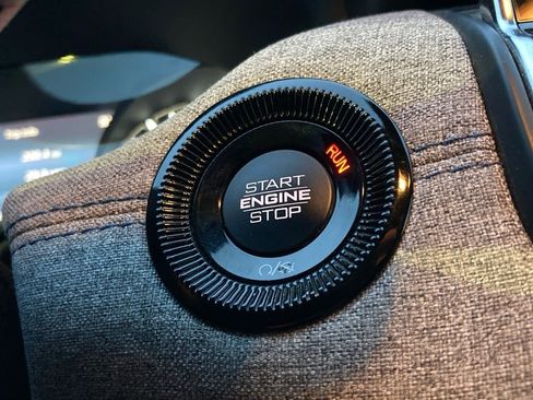 Used 2024 Jeep Compass Latitude image 17