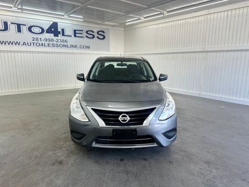 Used 2017 Nissan Versa SV image 2