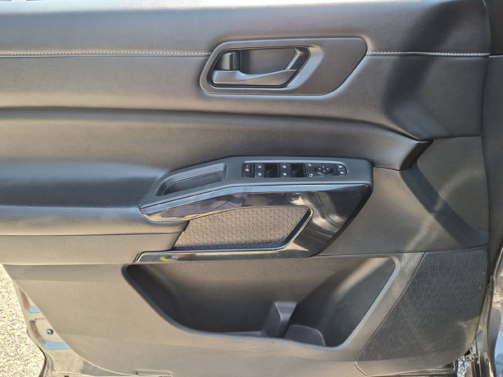 Used 2024 Nissan Pathfinder SV FWD image 35