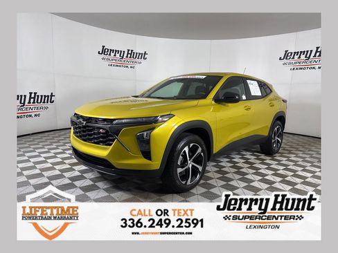 Used 2024 Chevrolet Trax RS w/ Driver Confidence Package image 1