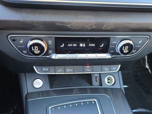 Used 2020 Audi Q5 e Premium Plus w/ Premium Plus Package image 31