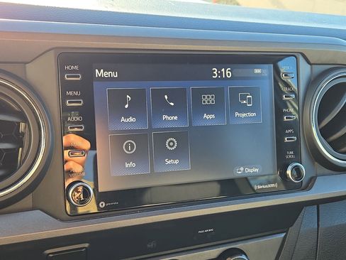 Used 2020 Toyota Tacoma TRD Sport image 19