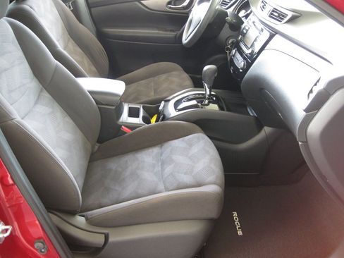 Used 2016 Nissan Rogue S w/ Appearance Package FWD image 23