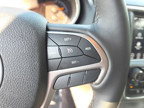Used 2018 Jeep Grand Cherokee Limited AWD/4WD image 16