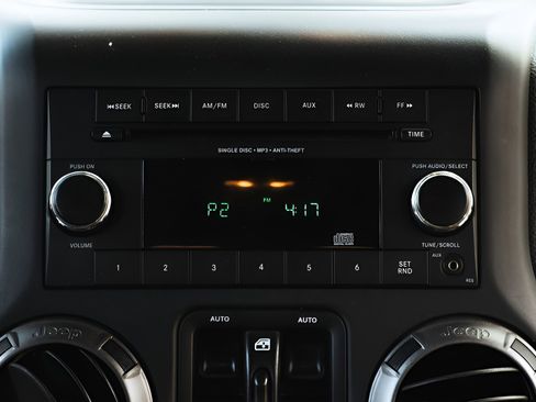 Used 2018 Jeep Wrangler Unlimited Sport S AWD/4WD image 23