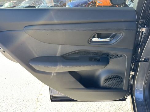 Used 2023 Nissan Ariya AWD image 28