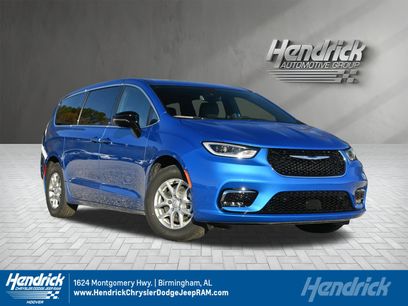 New 2026 Chrysler Pacifica Select