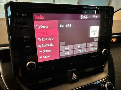 Used 2022 Toyota Corolla LE FWD image 12