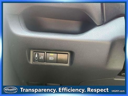 Used 2025 Toyota RAV4 XLE AWD/4WD image 18