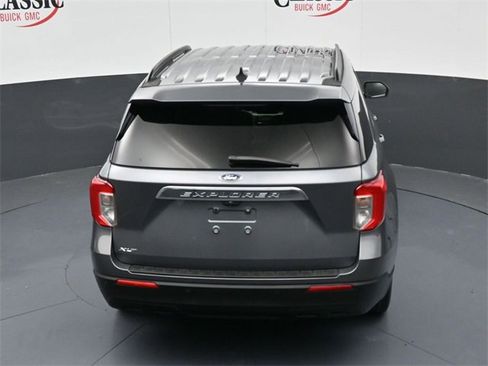 Used 2022 Ford Explorer XLT image 24