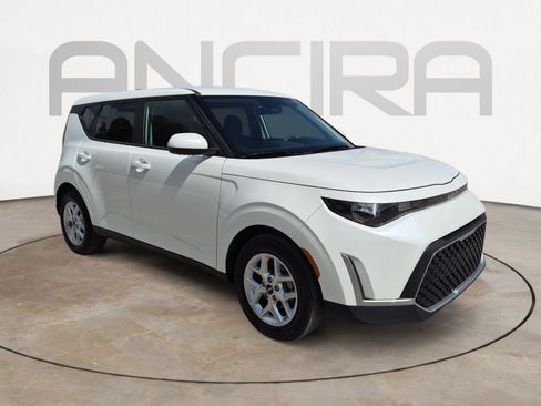Used 2025 Kia Soul LX w/ LX Technology Package FWD image 5