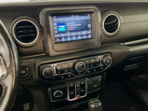 Used 2019 Jeep Wrangler Unlimited Sahara w/ Dual Top Group AWD/4WD image 17