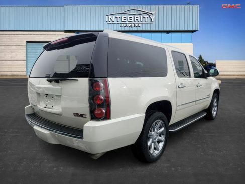 Used 2013 GMC Yukon XL Denali image 3