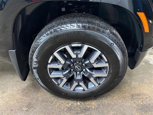 Used 2024 Nissan Frontier SL w/ Technology Package image 14