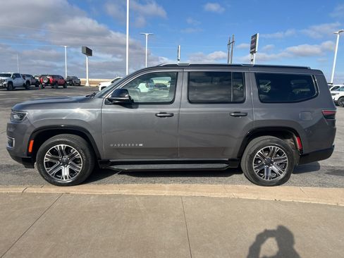 Used 2023 Jeep Wagoneer Base w/ Premium Group I image 8