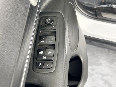 Used 2022 Jeep Grand Cherokee Limited image 18