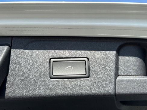 Used 2025 Volkswagen Atlas SE image 20