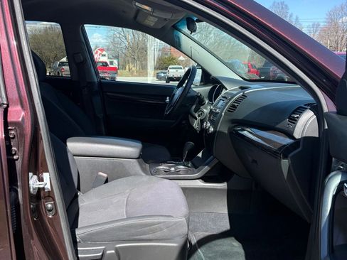 Used 2011 Kia Sorento LX image 11