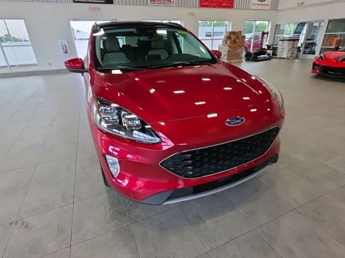 Used 2022 Ford Escape Titanium AWD/4WD image 4