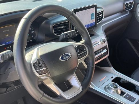 Used 2023 Ford Explorer XLT w/ Equipment Group 202A RWD image 9
