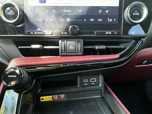 Used 2025 Lexus NX 250 FWD w/ Towing Package (2000 Lbs) image 26