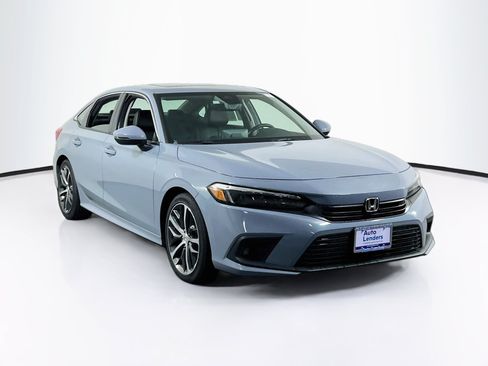 Used 2023 Honda Civic Touring image 3