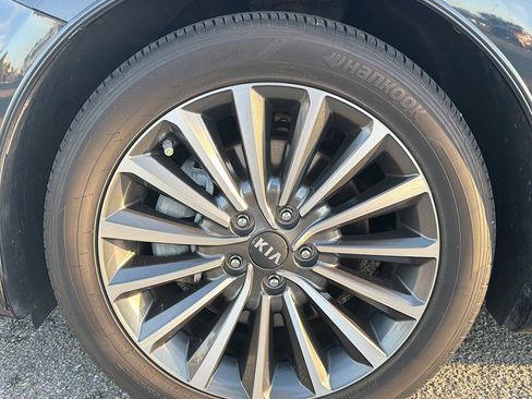Used 2018 Kia Cadenza Premium image 39