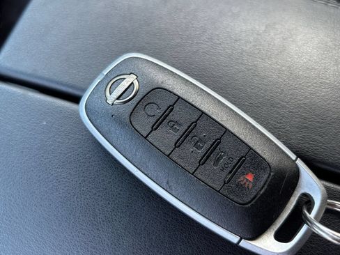 Used 2025 Nissan Rogue SV AWD/4WD image 21