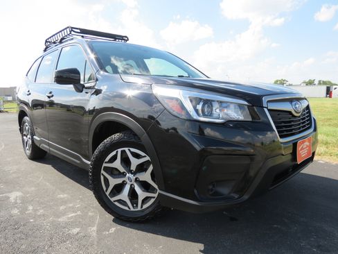 Used 2020 Subaru Forester Premium image 2