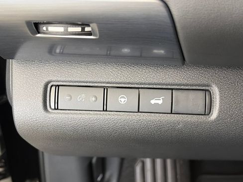 Used 2026 Nissan Pathfinder SL w/ SL Premium Package AWD/4WD image 24