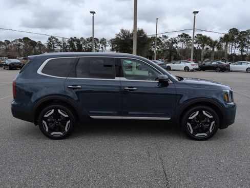 Used 2025 Kia Telluride S image 4