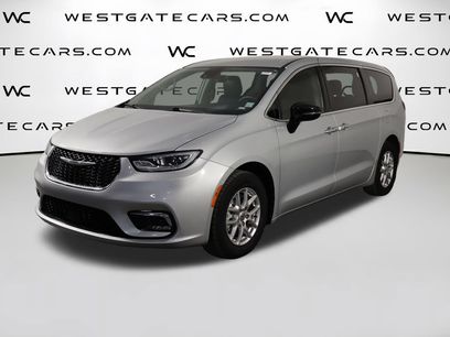 Used 2024 Chrysler Pacifica Touring-L