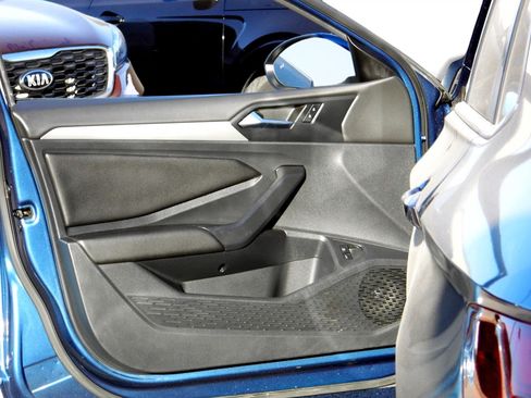 Used 2021 Volkswagen Jetta SE w/ SE Cold Weather Package image 19