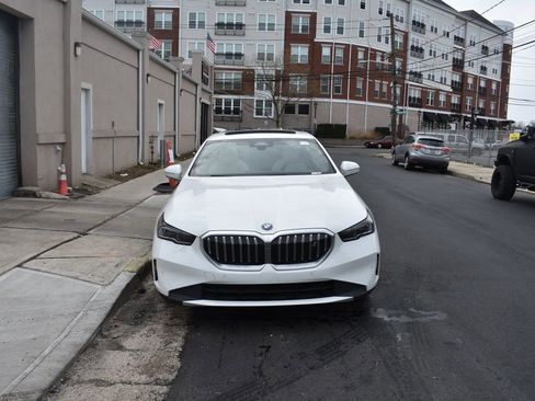 Used 2024 BMW i5 eDrive40i image 3