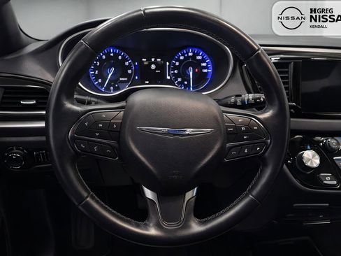 Used 2018 Chrysler Pacifica Touring Plus w/ S Appearance Package FWD image 7
