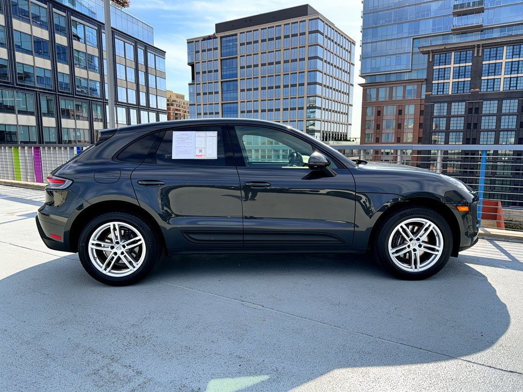 Certified 2024 Porsche Macan AWD/4WD image 8