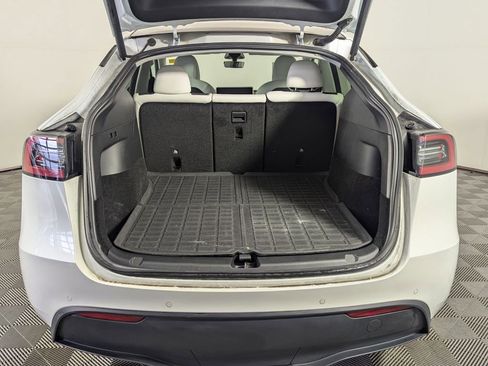 Used 2022 Tesla Model Y Long Range image 19