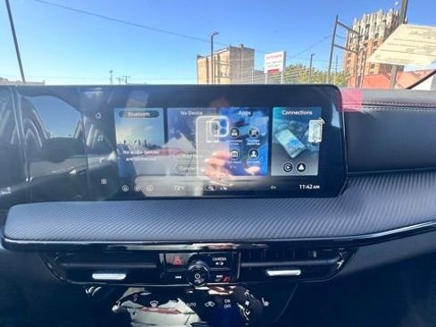 New 2026 Nissan Kicks SR w/ Cold Weather Package image 14