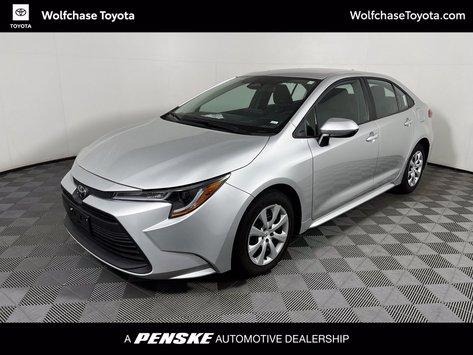 Used 2020 Toyota Corolla LE FWD image 1