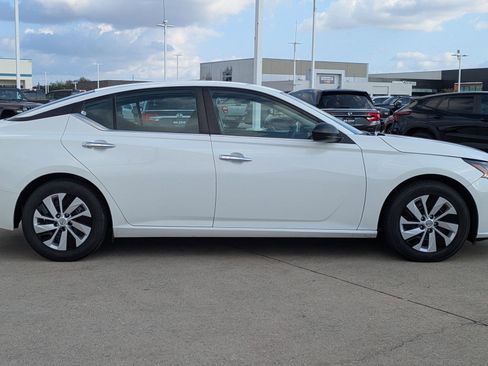 Used 2024 Nissan Altima 2.5 S image 2