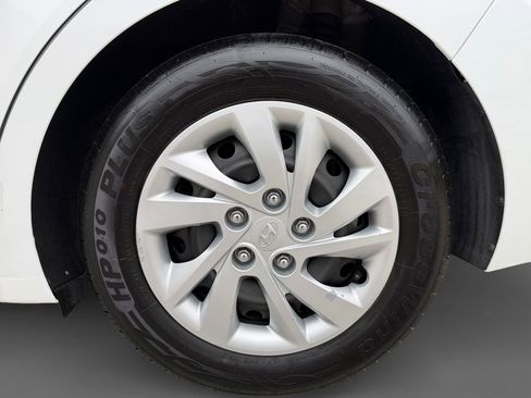 Used 2020 Hyundai Elantra SE w/ Cargo Package (C1) image 11