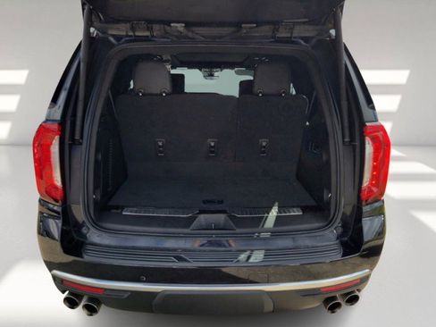 Used 2021 GMC Yukon Denali w/ Denali Premium Package image 5