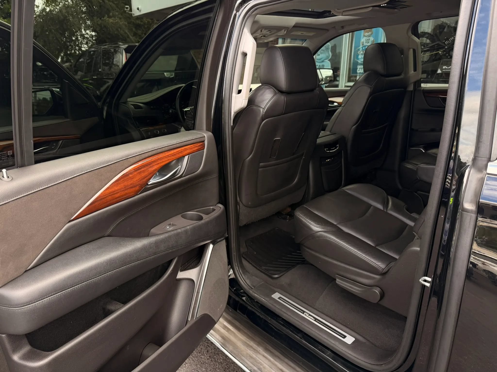 Used 2015 Cadillac Escalade ESV Luxury AWD/4WD image 10