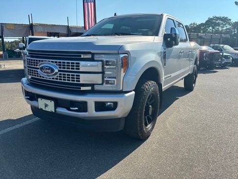Used 2019 Ford F250 Platinum w/ Platinum Ultimate Package AWD/4WD image 2